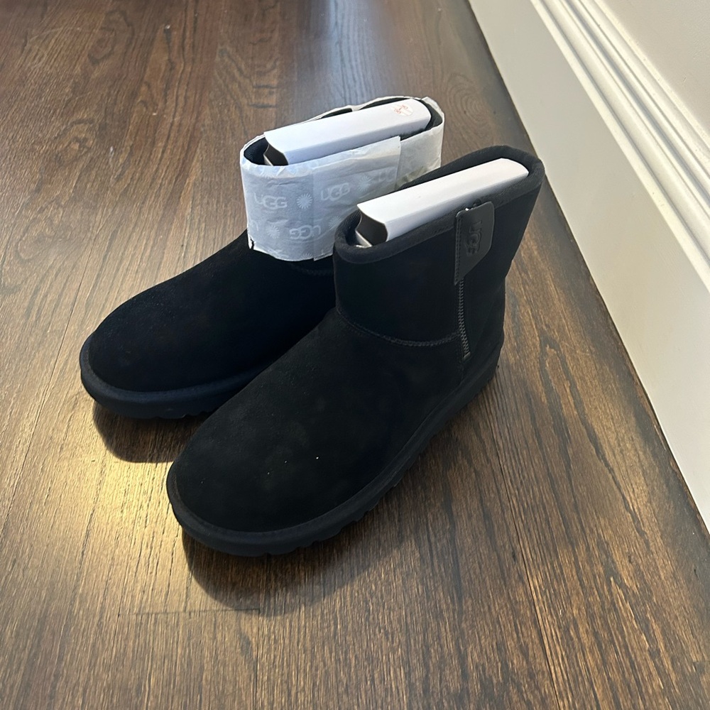 Brand New Ugg Boots! Classic Mini Bailey Zip.